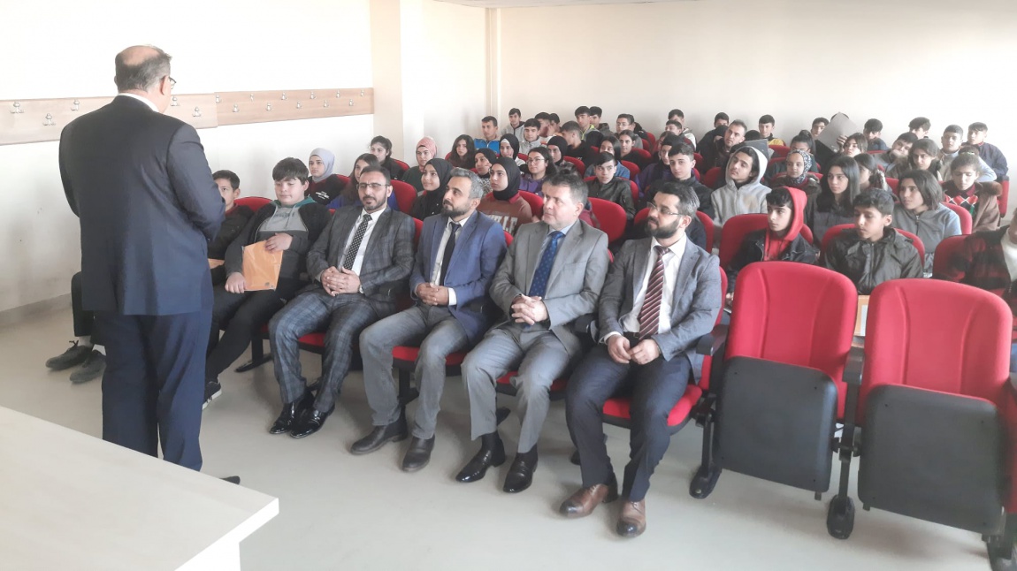 Yureğir Müftüsü Dr. Süleyman Şahin okulumuz öğrencilerine yönelik konferas verdi.